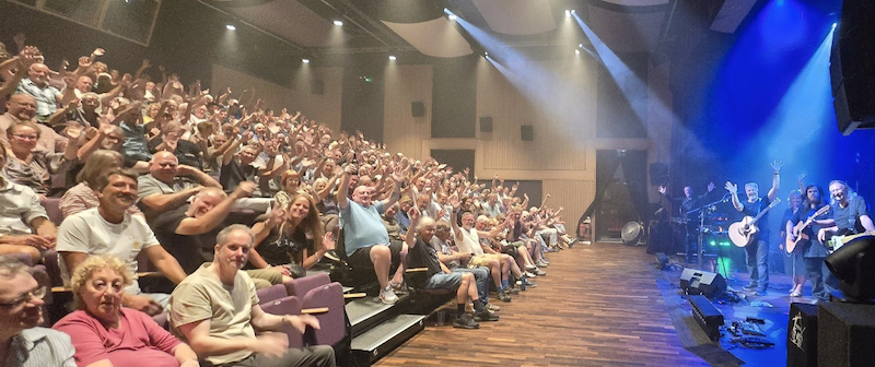 the audience reaction at the Cider Mill Theatre